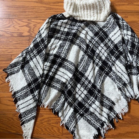 Plaid Turtleneck Poncho Sweater - Black and White size large - extra large l- xl - Picture 3 of 11